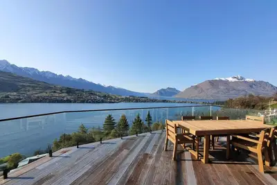 Image de Panorama on Sunrise - Lake and Mountain Views