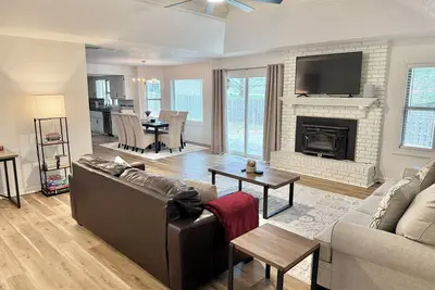 Image de Comfortable Home Near CoxHealth & Msu - Fenced Yard