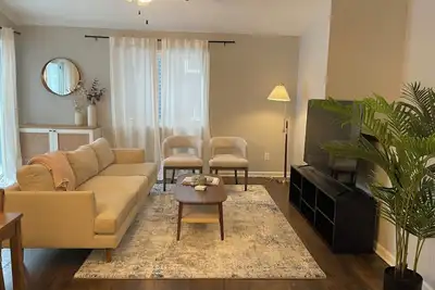 Image de Charming 2-bedroom home, close to Mayo Clinic!