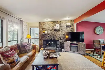 Image de Family friendly home w/ private hot tub, pool table, ping pong & Sharc amenities