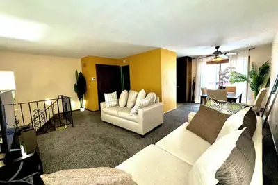 Image de Comfortable 2br Home with Balcony & Yard, Brooklyn Park, Fast WiFi