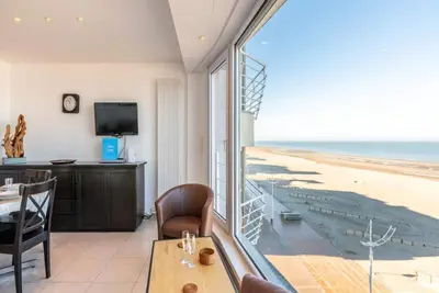 Image de Appartement rénové avec vue sur la mer