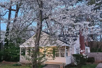 Image de Welcoming 2 bedroom / 2 bath Atlanta bungalow with off street secure Parking