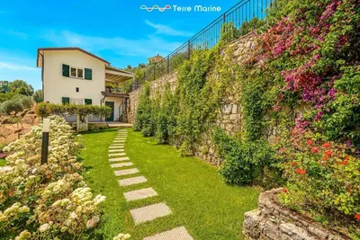 Image de Villetta Scirocco, located in the charming area of ​​Maggiano in La Spezia, is the ideal refuge for those seeking tranquility and comfort in an exclusive setting. This charming residence stands out for its large garden, where a lovely gazebo offers t