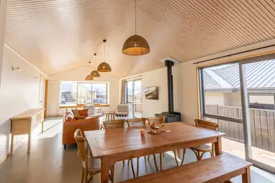 Image de Sunny & Spacious on Scurr Terrace