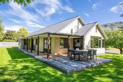 Image de Modern Little Oak Retreat