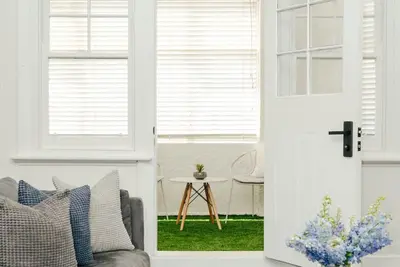 Image de Sun-Filled Art Deco Apartment | Heart of Brunswick