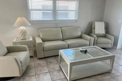 Image de B03 - Life’s Better by the Beach