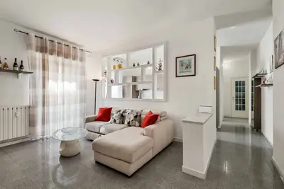 Image de Are you looking for a comfortable retreat for your holiday in La Spezia and the Cinque Terre? We have the ideal solution for you! Souvenir is ideal for a perfect couple's stay. The house consists of a welcoming and relaxing double bedroom, perfect for