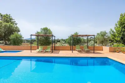 Image de Agrotourisme « Es Rafalet » avec vue montagne, piscine, climatisation, terrasses et jardin