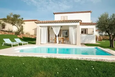 Villa Millelune - by Searly