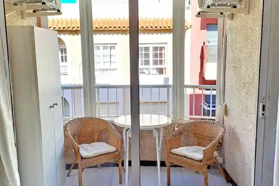 Seaside with fast Wi-Fi and work space