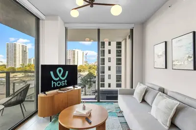 Image de Prime Downtown Location. Free Parking, Pool