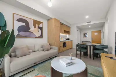 Image de Prime Downtown Location | Steps from Bayside