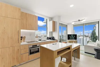 Image de Steps to Bayside & Kaseya | Downtown Condo