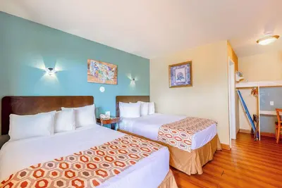 Image de Enjoy a Restful Stay in 4 Tranquil Rooms Close to Oceanside Beach