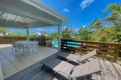 Villa avec piscine à Sainte Anne (Gpsa82)