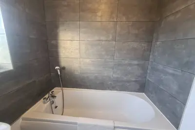 Image de Appartement-Moderne-Salle de bain privée
