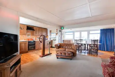 Image de Boathouse Bliss - sleeps 6 guests  in 3 bedrooms