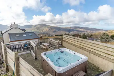 Image de Groeslon Uchaf, pet friendly, with hot tub in Llanberis