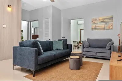 Image de 3rd Floor Condo~ Tower Isle~24hr Security