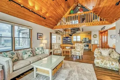 Image de Cozy Oceanside 3-bedroom house in fabulous Avon with incredible ocean views.