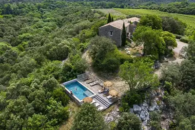 Image de Maison de campagne « Domaine Les Hauts d’Issenssac » : vue montagne, Wi-Fi, climatisation