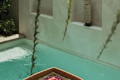 Image de Serene Pool, Skylight Bathtub, 5\" Walk to Beach