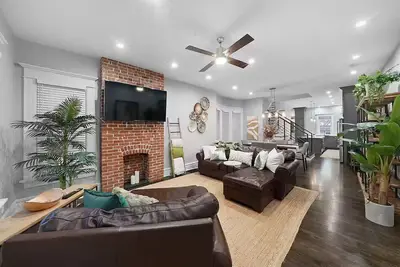 Image de Luxury Condo w/ Hot Tub • Steps to Short North