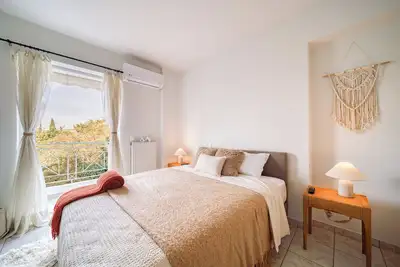 Image de Spacious 3-Bedroom Athens Retreat • Park View • Balcony