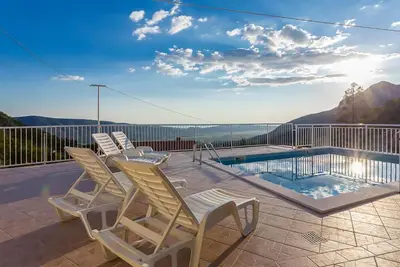 Image de Magnifique maison à Gruda avec piscine privée, utilisable à l'intérieur.