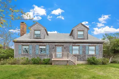 Image de Private 4-bedroom house-Town Location!
