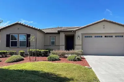 Image de Spacious 4-bedroom house in peaceful Menifee near Wine Country
