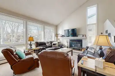 Image de Conveniently located condo w/ full kitchen & fast wifi - near skiing and golf