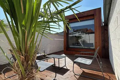 Image de Lodge avec terrasse privée. Calme absolu en centre ville.