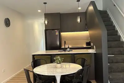 Image de Stylish home minutes from airport-shops-dining **Free Bikes