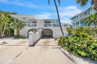 Image de Beachcomber. Hot tub swim spa and a 3 min walk to the beach