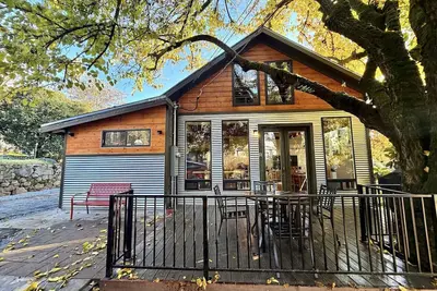 Unique Loft House Downtown Newcastle Near Freeway