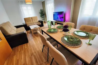 Image de 5 minutes walking distance to the beach! Comfortable Apartment in the Center.