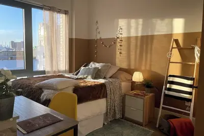 Beautifully Designed Manhattan Skyline Views  L Train