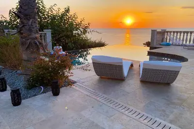 Image de Vill'A Fiurentina – Erbalunga, piscine à débordement vue mer