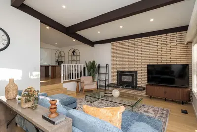 Image de Urban Comfort: Newly Renovated 3br/2ba Vancouver