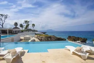 Image de Island Breeze - Luxury 2br Condo with Pool-View