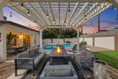 Image de Golf course view: pool, ping pong, fire pit