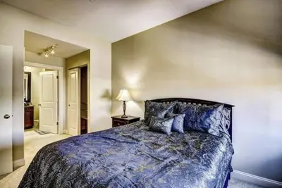 Modern 1br • Gym • Convention Ctr • Secure Parking