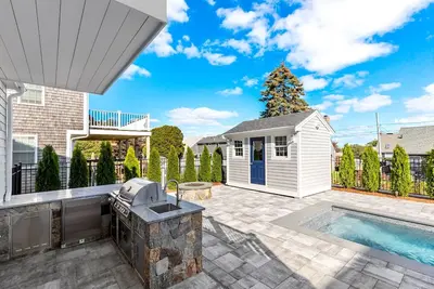 Image de Coastal Retreat with pool and  walk to beach