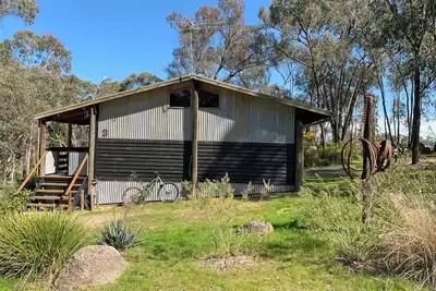Image de Cosy cabin in Beechworth walk to Woolshed Falls. Pet Friendly