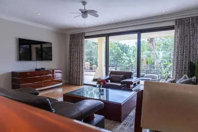 Image de Luxury Golf Retreat | Private Pool | Cinema Room