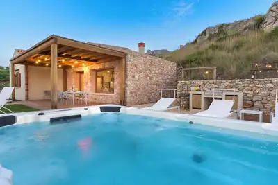 Image de Villa Scogliera with sea view and pool