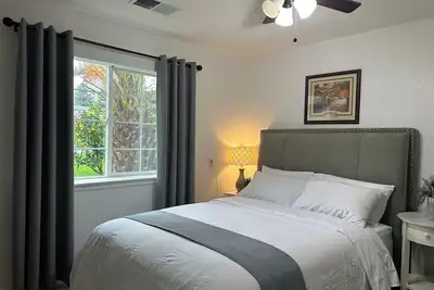 Image de 2 Br 2 Ba guesthouse with kitchen